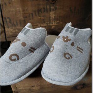 Pusheen Exclusive Face Slippers Size M - CultureFly Subscription Box Item